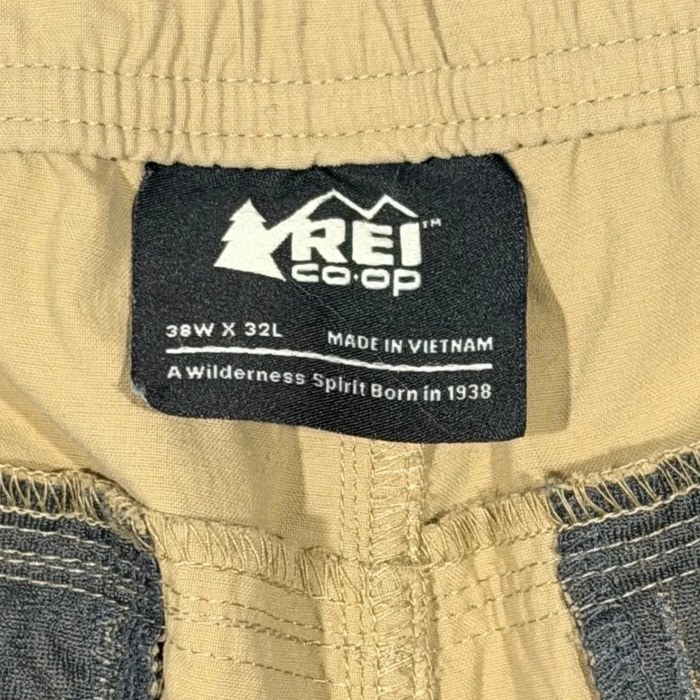 REI Co-op Convertible Cargo Pants Mens 38x32 Khaki Zip Off Hiking Utility - Picture 3 of 12